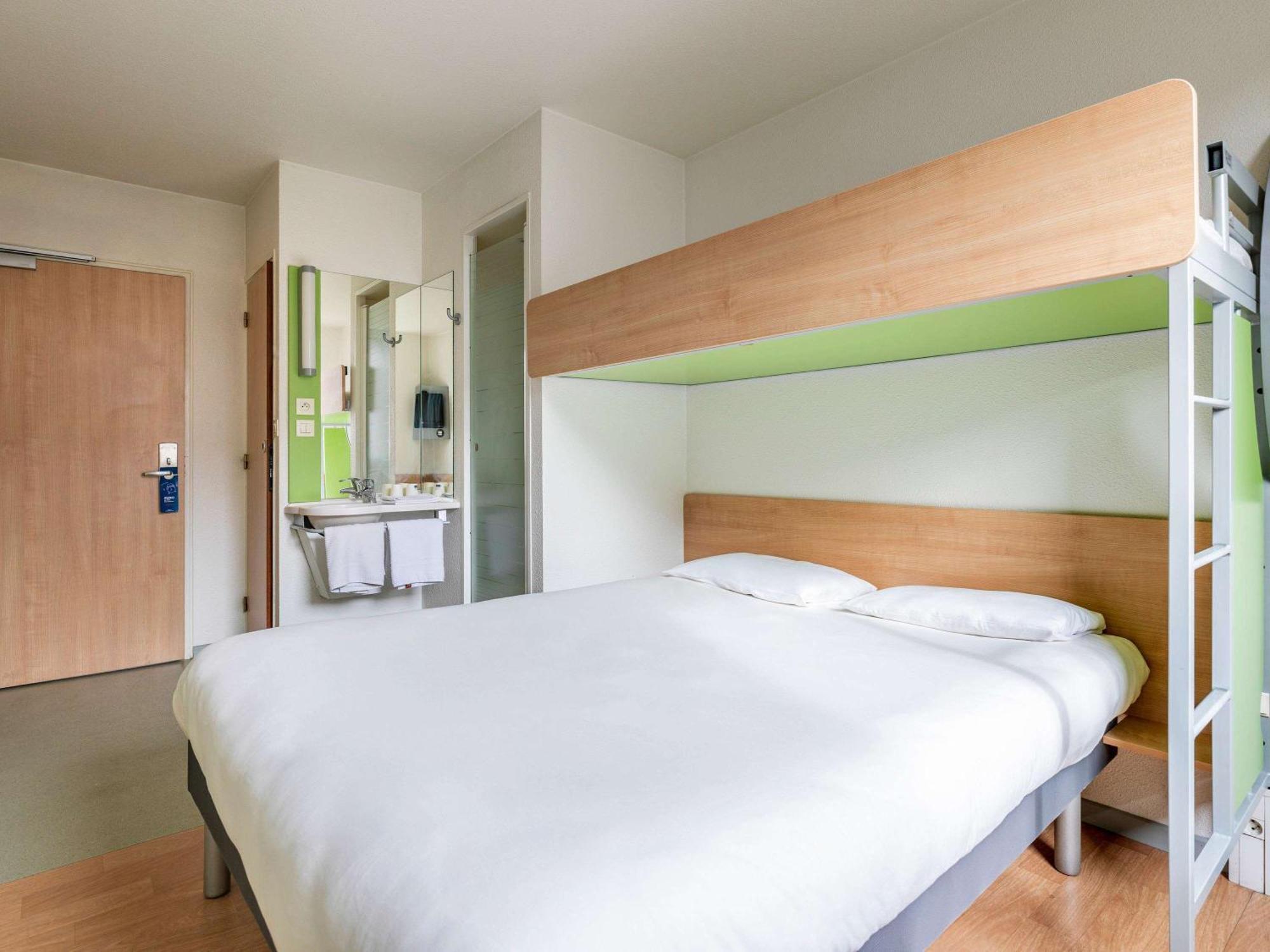 Ibis Budget Lyon Est Saint Quentin Fallavier Exteriör bild